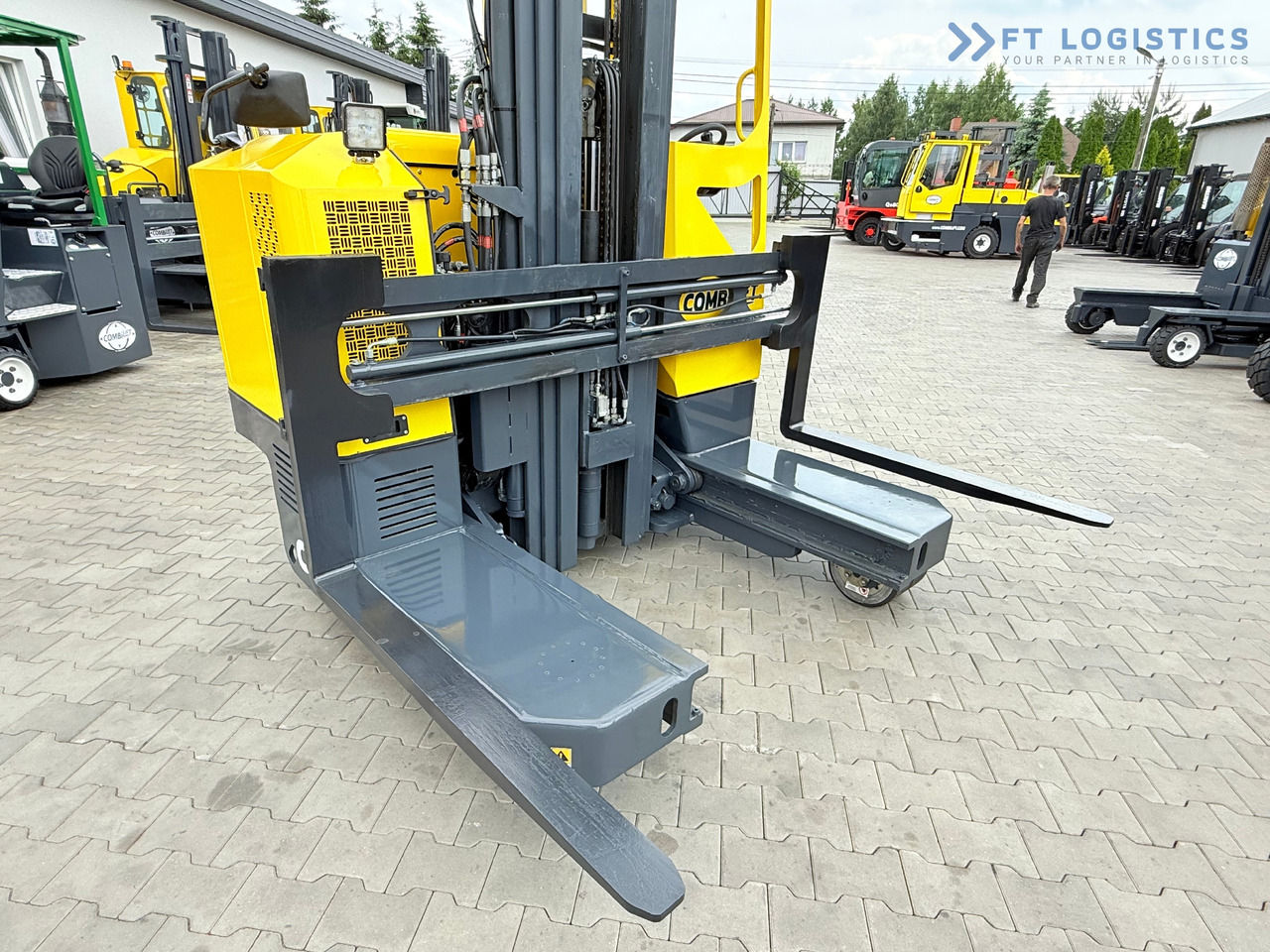 Nov 4-potni viličar s pomičnim teleskopom COMBILIFT MR / ELECTRIC / TRIPLEX – 6000MM / FULL FREE LIFT / WIDE POSITIONER / FORK SIDESHIFT / ONLY 1400 HOURS / LIKE NEW: slika 47