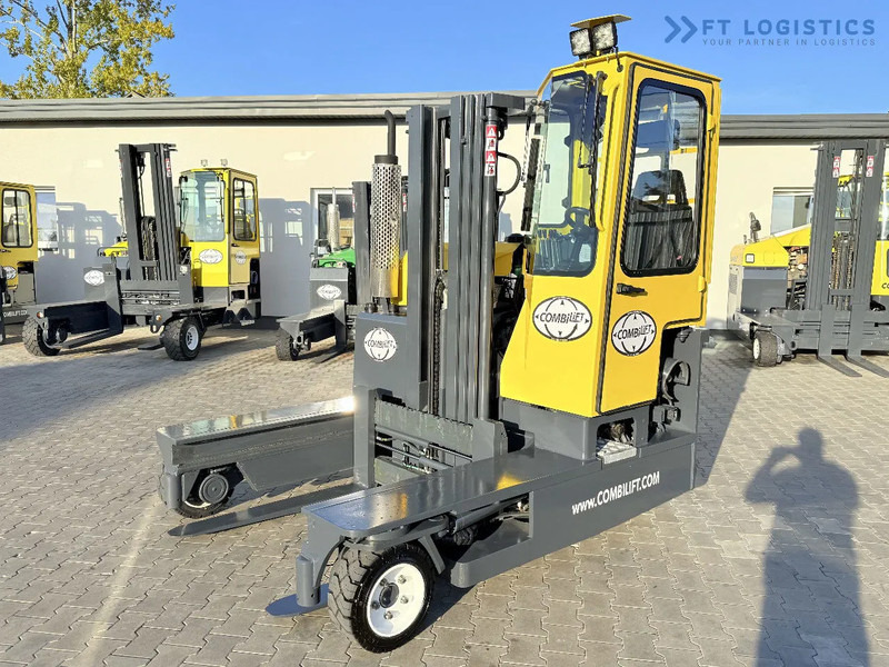 Combilift C3000 / GAS / TRIPLEX 4900MM / FREE LIFT / FORK POSITIONER / FULL CABIN / EXCELLENT CONDITION / Wide range of four-way and side - 4-potni viličar s pomičnim teleskopom: slika 1 Combilift C3000 / GAS / TRIPLEX 4900MM / FREE LIFT / FORK POSITIONER / FULL CABIN / EXCELLENT CONDITION / Wide range of four-way and side - 4-potni viličar s pomičnim teleskopom: slika 1