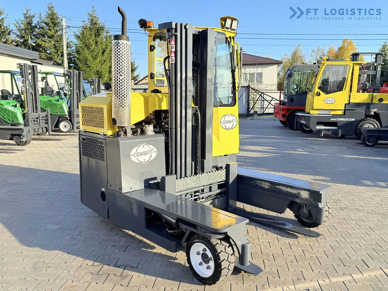 Combilift C3000 / GAS / TRIPLEX 4900MM / FREE LIFT / FORK POSITIONER / FULL CABIN / EXCELLENT CONDITION / Wide range of four-way and side - 4-potni viličar s pomičnim teleskopom: slika 5 Combilift C3000 / GAS / TRIPLEX 4900MM / FREE LIFT / FORK POSITIONER / FULL CABIN / EXCELLENT CONDITION / Wide range of four-way and side - 4-potni viličar s pomičnim teleskopom: slika 5
