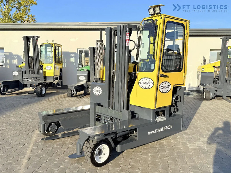 Combilift C3000 / GAS / TRIPLEX 4900MM / FREE LIFT / FORK POSITIONER / FULL CABIN / EXCELLENT CONDITION / Wide range of four-way and side - 4-potni viličar s pomičnim teleskopom: slika 3 Combilift C3000 / GAS / TRIPLEX 4900MM / FREE LIFT / FORK POSITIONER / FULL CABIN / EXCELLENT CONDITION / Wide range of four-way and side - 4-potni viličar s pomičnim teleskopom: slika 3