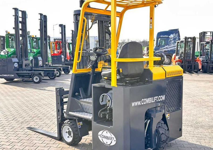 Combilift C3000CB / GAS / TRIPLEX / 4900MM / FREE LIFT / FORK POSITIONER / SIC3000CB / GAS / TRIPLEX / 4900MM / FREE LIFT / FORK POSITIONER / SIDE SHIFT / LIKE NEWDE SHIFT / LIKE NEW - 4-potni viličar s pomičnim teleskopom: slika 5 Combilift C3000CB / GAS / TRIPLEX / 4900MM / FREE LIFT / FORK POSITIONER / SIC3000CB / GAS / TRIPLEX / 4900MM / FREE LIFT / FORK POSITIONER / SIDE SHIFT / LIKE NEWDE SHIFT / LIKE NEW - 4-potni viličar s pomičnim teleskopom: slika 5