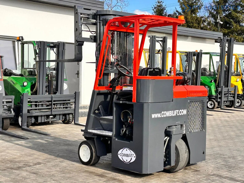 Combilift C3000CB / LPG / TRIPLEX / 5500MM / FREE LIFT / FORK SHIFT / POSITIONER C3000CB / LPG / TRIPLEX / 5500MM / FREE LIFT / FORK SHIFT - 4-potni viličar s pomičnim teleskopom: slika 3 Combilift C3000CB / LPG / TRIPLEX / 5500MM / FREE LIFT / FORK SHIFT / POSITIONER C3000CB / LPG / TRIPLEX / 5500MM / FREE LIFT / FORK SHIFT - 4-potni viličar s pomičnim teleskopom: slika 3