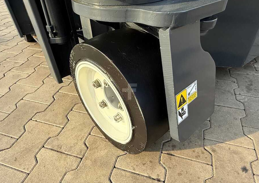 4-potni viličar s pomičnim teleskopom Combilift C3000CB / LPG / TRIPLEX – 6500MM / FREE LIFT / FORK POSITIONER / SIDE SHIFT / EXCELLENT CONDITION: slika 26