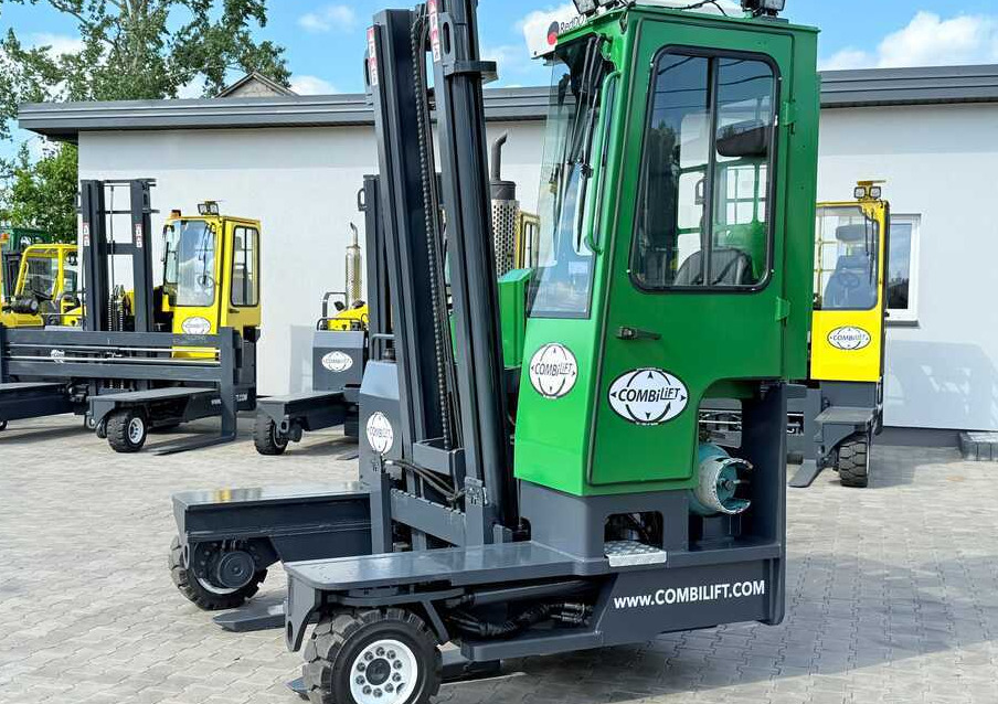 Combilift C3500 / DUPLEX 4100MM / GAS / EXTENDABLE FORKS / CABIN / HEATING + AIR CONDITIONING / LIKE NEW - 4-potni viličar s pomičnim teleskopom: slika 3 Combilift C3500 / DUPLEX 4100MM / GAS / EXTENDABLE FORKS / CABIN / HEATING + AIR CONDITIONING / LIKE NEW - 4-potni viličar s pomičnim teleskopom: slika 3