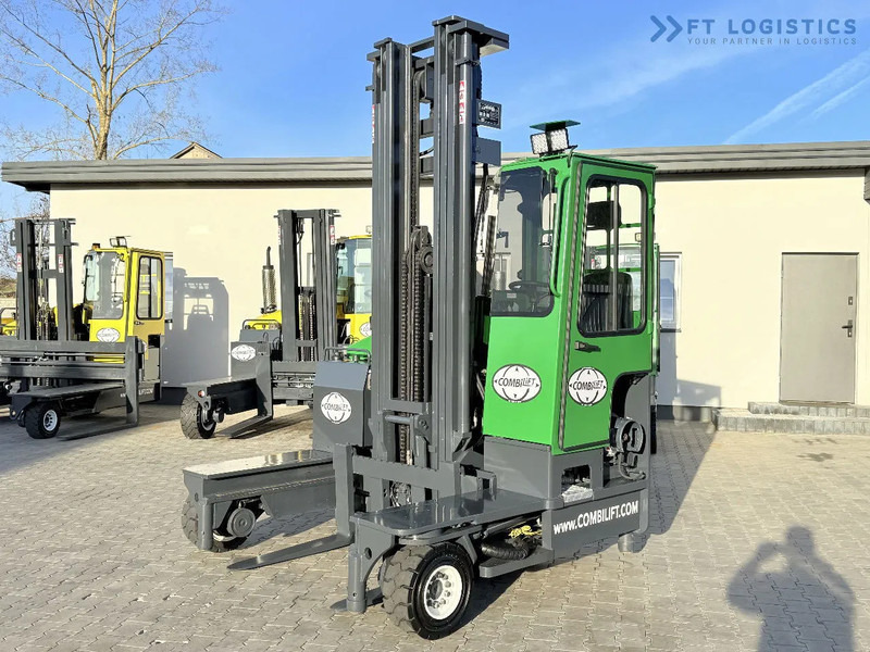 Combilift C4000 / GAS / TRIPLEX - 6900MM / FREE-LIFT / FULL CABIN C4000 / GAS / TRIPLEX - 6900MM / FREE-LIFT / FULL CABIN - 4-potni viličar s pomičnim teleskopom: slika 2 Combilift C4000 / GAS / TRIPLEX - 6900MM / FREE-LIFT / FULL CABIN C4000 / GAS / TRIPLEX - 6900MM / FREE-LIFT / FULL CABIN - 4-potni viličar s pomičnim teleskopom: slika 2