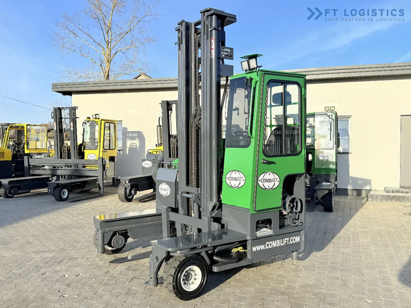 Combilift C4000 / GAS / TRIPLEX - 6900MM / FREE-LIFT / FULL CABIN C4000 / GAS / TRIPLEX - 6900MM / FREE-LIFT / FULL CABIN - 4-potni viličar s pomičnim teleskopom: slika 1 Combilift C4000 / GAS / TRIPLEX - 6900MM / FREE-LIFT / FULL CABIN C4000 / GAS / TRIPLEX - 6900MM / FREE-LIFT / FULL CABIN - 4-potni viličar s pomičnim teleskopom: slika 1