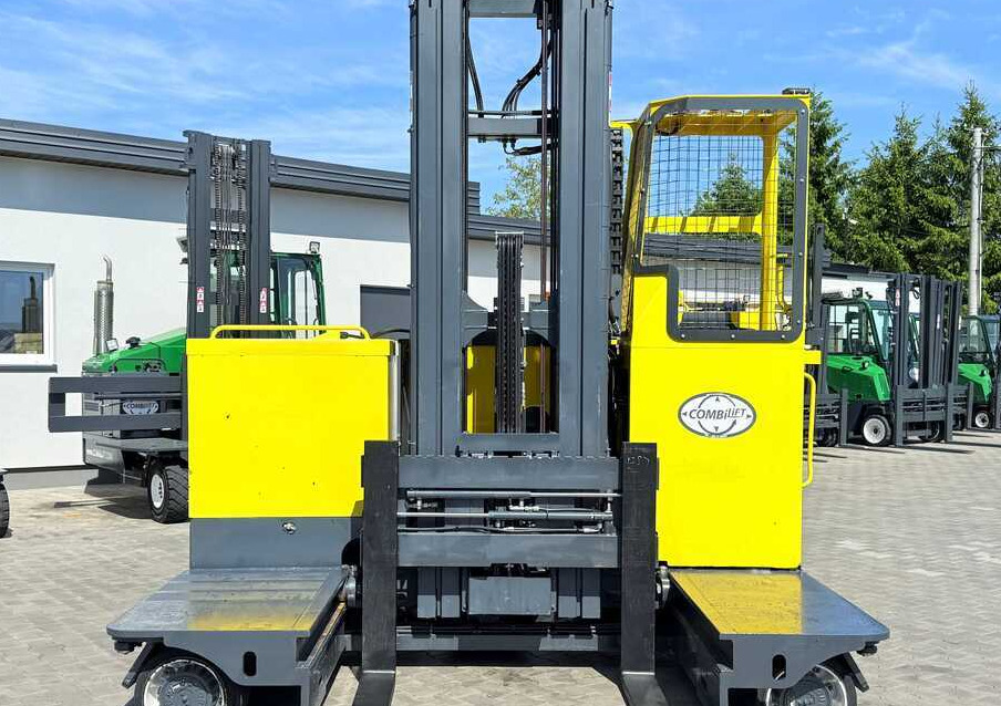Combilift C4000STE / TRIPLEX / 6850MM / FREE LIFT / ONLY 1,348 HOURS / FORK SIDESHIFT / EXCELLENT CONDITION - 4-potni viličar s pomičnim teleskopom: slika 2 Combilift C4000STE / TRIPLEX / 6850MM / FREE LIFT / ONLY 1,348 HOURS / FORK SIDESHIFT / EXCELLENT CONDITION - 4-potni viličar s pomičnim teleskopom: slika 2