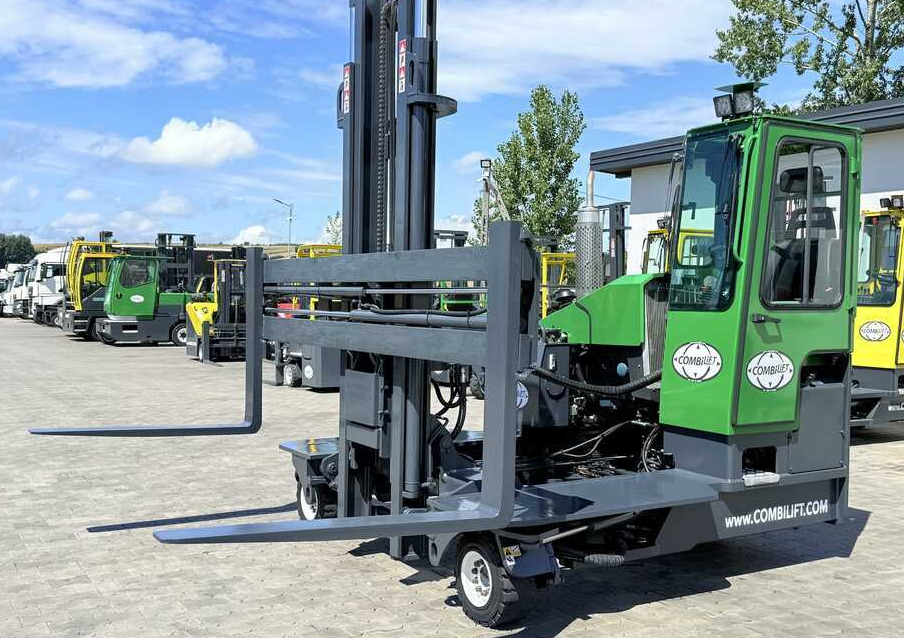 Combilift C4500 / DIESEL / DUPLEX - 4000MM / WIDE FORK POSITIONER 3150MM / FULL HEATED CABIN / ONLY 4859 HOURS / CONDITION – LIKE NEW! - 4-potni viličar s pomičnim teleskopom: slika 1 Combilift C4500 / DIESEL / DUPLEX - 4000MM / WIDE FORK POSITIONER 3150MM / FULL HEATED CABIN / ONLY 4859 HOURS / CONDITION – LIKE NEW! - 4-potni viličar s pomičnim teleskopom: slika 1