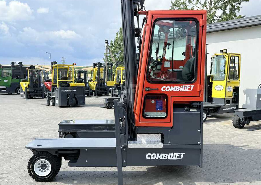 Combilift C4500 / DIESEL / TRIPLEX - 6420MM / FREE-LIFT / WIDE FORK POSITIONER - 4-potni viličar s pomičnim teleskopom: slika 2 Combilift C4500 / DIESEL / TRIPLEX - 6420MM / FREE-LIFT / WIDE FORK POSITIONER - 4-potni viličar s pomičnim teleskopom: slika 2