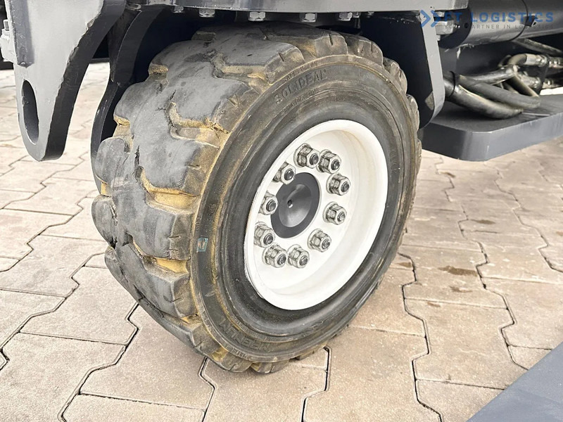 Combilift C4500 / DUPLEX / 4050MM / DIESEL / WIDE POSITIONER / FREE LIFT C4500 / DUPLEX / 4050MM / DIESEL / WIDE POSITIONER / FREE LIFT - 4-potni viličar s pomičnim teleskopom: slika 5 Combilift C4500 / DUPLEX / 4050MM / DIESEL / WIDE POSITIONER / FREE LIFT C4500 / DUPLEX / 4050MM / DIESEL / WIDE POSITIONER / FREE LIFT - 4-potni viličar s pomičnim teleskopom: slika 5