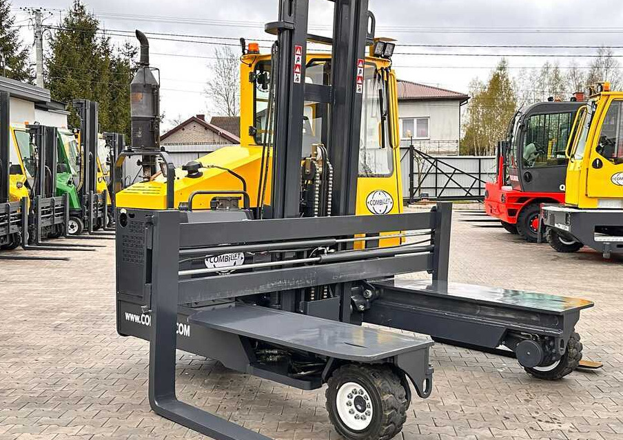Combilift C4500 / DUPLEX / 4050MM / DIESEL / WIDE POSITIONER / FREE LIFT / SIDESHIFT / LIKE NEW - 4-potni viličar s pomičnim teleskopom: slika 5 Combilift C4500 / DUPLEX / 4050MM / DIESEL / WIDE POSITIONER / FREE LIFT / SIDESHIFT / LIKE NEW - 4-potni viličar s pomičnim teleskopom: slika 5