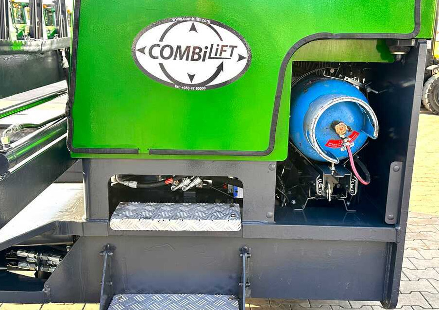 Combilift C5000XL / LPG / AIR CONDITIONING / WIDE POSITIONER / DUPLEX MAST / ADJUSTABLE FORKS / NEW TIRES / EXCELLENT CONDITION! - 4-potni viličar s pomičnim teleskopom: slika 4 Combilift C5000XL / LPG / AIR CONDITIONING / WIDE POSITIONER / DUPLEX MAST / ADJUSTABLE FORKS / NEW TIRES / EXCELLENT CONDITION! - 4-potni viličar s pomičnim teleskopom: slika 4