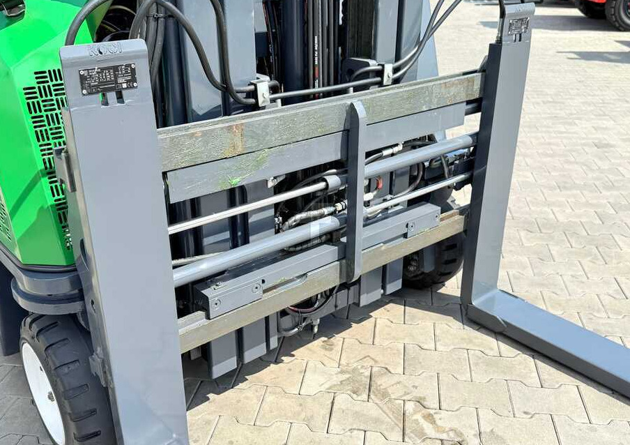 Combilift CB2500 / DIESEL / EXTENDABLE FORKS / TRIPLEX / 5500MM / FREE LIFT / SIDE SHIFT / FORK POSITIONER / LIKE NEW - 4-potni viličar s pomičnim teleskopom: slika 4 Combilift CB2500 / DIESEL / EXTENDABLE FORKS / TRIPLEX / 5500MM / FREE LIFT / SIDE SHIFT / FORK POSITIONER / LIKE NEW - 4-potni viličar s pomičnim teleskopom: slika 4