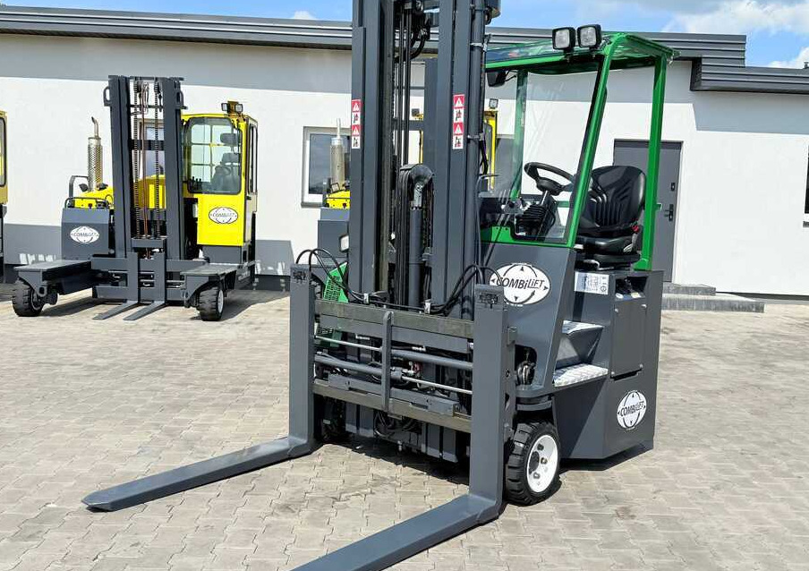 Combilift CB2500 / DIESEL / EXTENDABLE FORKS / TRIPLEX / 5500MM / FREE LIFT / SIDE SHIFT / FORK POSITIONER / LIKE NEW - 4-potni viličar s pomičnim teleskopom: slika 1 Combilift CB2500 / DIESEL / EXTENDABLE FORKS / TRIPLEX / 5500MM / FREE LIFT / SIDE SHIFT / FORK POSITIONER / LIKE NEW - 4-potni viličar s pomičnim teleskopom: slika 1
