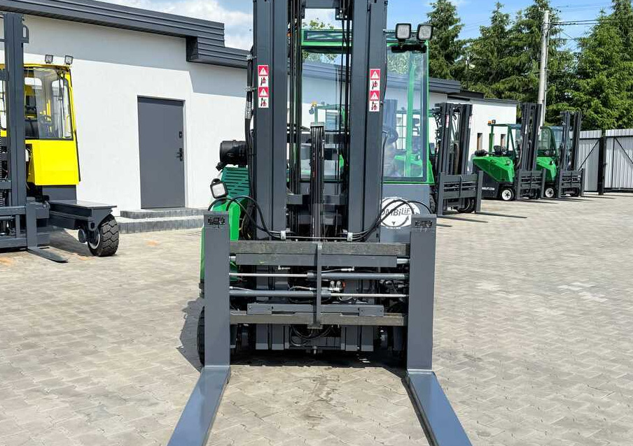 Combilift CB2500 / DIESEL / EXTENDABLE FORKS / TRIPLEX / 5500MM / FREE LIFT / SIDE SHIFT / FORK POSITIONER / LIKE NEW - 4-potni viličar s pomičnim teleskopom: slika 3 Combilift CB2500 / DIESEL / EXTENDABLE FORKS / TRIPLEX / 5500MM / FREE LIFT / SIDE SHIFT / FORK POSITIONER / LIKE NEW - 4-potni viličar s pomičnim teleskopom: slika 3