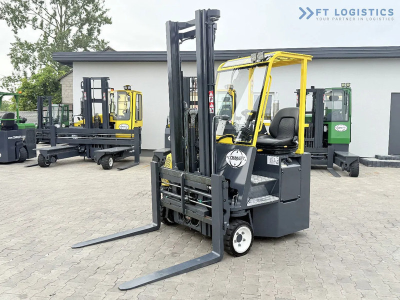 Combilift CB2500 / DUPLEX / 4100MM / DIESEL / FREE LIFT / FORK POSITIONER / SIDE SHIFT / LIKE NEW / Wide range of four-way and side loader - 4-potni viličar s pomičnim teleskopom: slika 3 Combilift CB2500 / DUPLEX / 4100MM / DIESEL / FREE LIFT / FORK POSITIONER / SIDE SHIFT / LIKE NEW / Wide range of four-way and side loader - 4-potni viličar s pomičnim teleskopom: slika 3