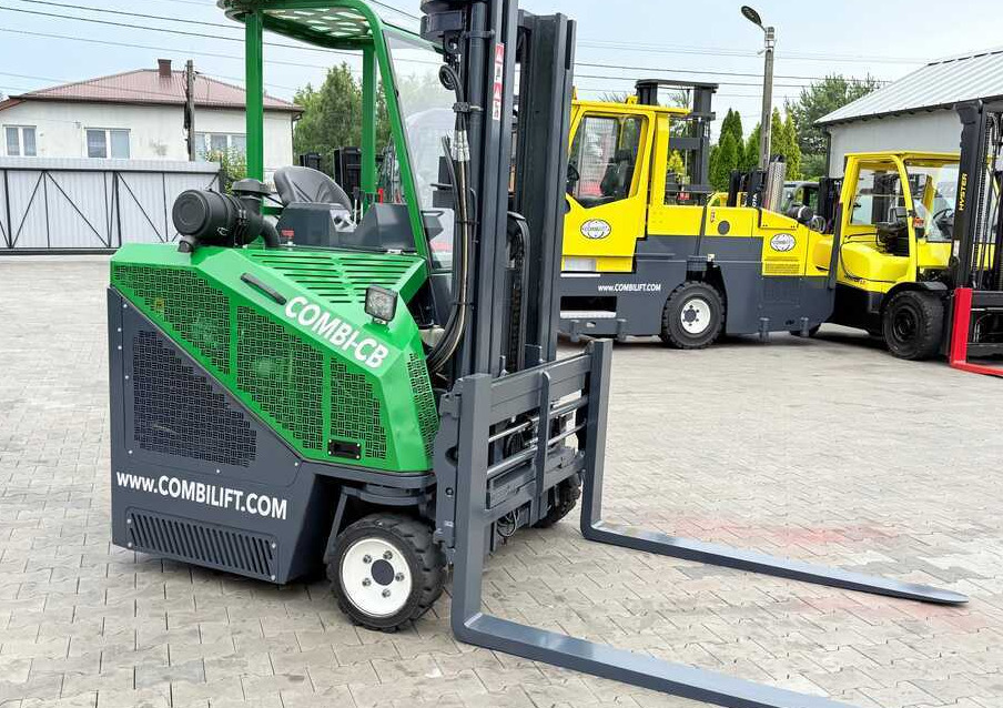 Combilift CB3000 / DIESEL / TRIPLEX 4900MM / FREE LIFT / SIDESHIFT / FORK POSITIONER / 1500MM FORKS / LIKE NEW - 4-potni viličar s pomičnim teleskopom: slika 5 Combilift CB3000 / DIESEL / TRIPLEX 4900MM / FREE LIFT / SIDESHIFT / FORK POSITIONER / 1500MM FORKS / LIKE NEW - 4-potni viličar s pomičnim teleskopom: slika 5