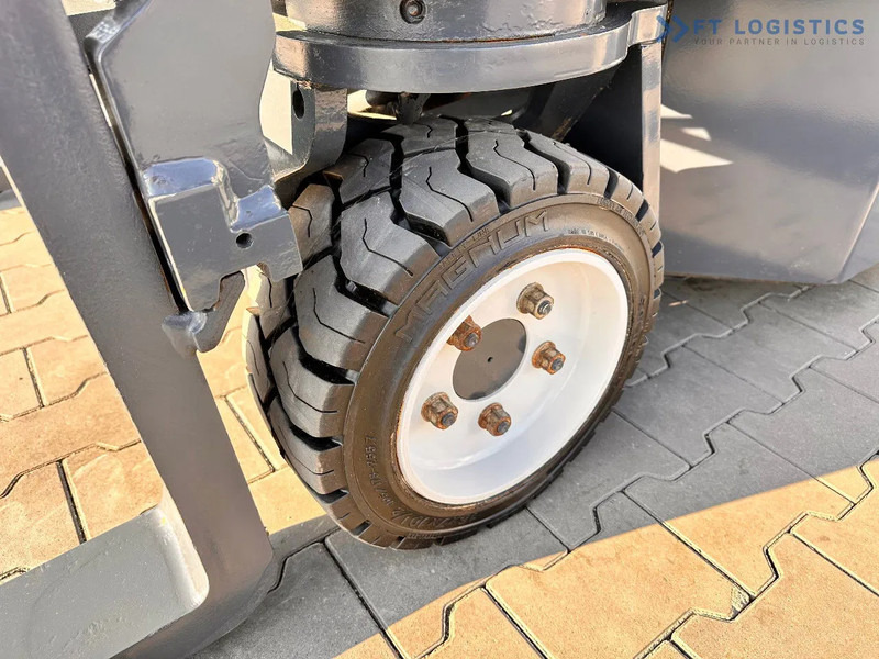 Combilift CB3000 / LPG / DUPLEX / 4000MM / FREE LIFT / NEW TIRES / LIKE NEW CB3000 / LPG / DUPLEX / 4000MM / FREE LIFT / NEW TIRES / LIKE - 4-potni viličar s pomičnim teleskopom: slika 5 Combilift CB3000 / LPG / DUPLEX / 4000MM / FREE LIFT / NEW TIRES / LIKE NEW CB3000 / LPG / DUPLEX / 4000MM / FREE LIFT / NEW TIRES / LIKE - 4-potni viličar s pomičnim teleskopom: slika 5