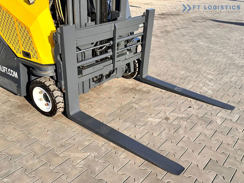 Combilift CB3000 / LPG / DUPLEX / 4000MM / FREE LIFT / NEW TIRES / LIKE NEW CB3000 / LPG / DUPLEX / 4000MM / FREE LIFT / NEW TIRES / LIKE - 4-potni viličar s pomičnim teleskopom: slika 4 Combilift CB3000 / LPG / DUPLEX / 4000MM / FREE LIFT / NEW TIRES / LIKE NEW CB3000 / LPG / DUPLEX / 4000MM / FREE LIFT / NEW TIRES / LIKE - 4-potni viličar s pomičnim teleskopom: slika 4