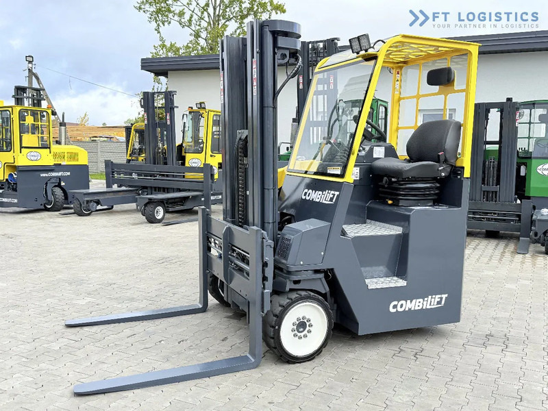 Combilift CB4000 / GAS / TRIPLEX 5200MM / FREE LIFT / FORK POSITIONER / SIDE SHIFT / EXCELLENT CONDITION / Wide range of four-way and side - 4-potni viličar s pomičnim teleskopom: slika 3 Combilift CB4000 / GAS / TRIPLEX 5200MM / FREE LIFT / FORK POSITIONER / SIDE SHIFT / EXCELLENT CONDITION / Wide range of four-way and side - 4-potni viličar s pomičnim teleskopom: slika 3