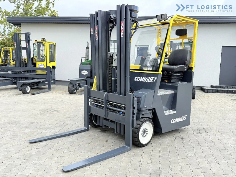 Combilift CB4000 / GAS / TRIPLEX 5200MM / FREE LIFT / FORK POSITIONER / SIDE SHIFT / EXCELLENT CONDITION / Wide range of four-way and side - 4-potni viličar s pomičnim teleskopom: slika 4 Combilift CB4000 / GAS / TRIPLEX 5200MM / FREE LIFT / FORK POSITIONER / SIDE SHIFT / EXCELLENT CONDITION / Wide range of four-way and side - 4-potni viličar s pomičnim teleskopom: slika 4