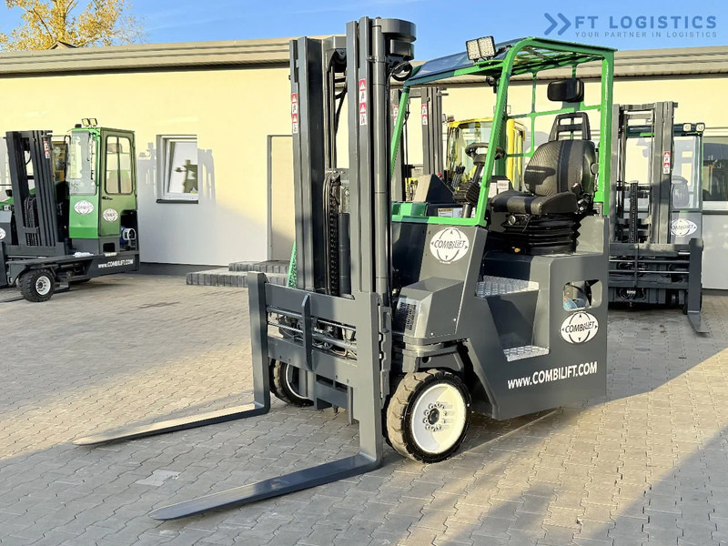 Combilift CB4000 / GAS / TRIPLEX 5200MM / FREE LIFT / FORK POSITIONER / SIDE SHIFT / EXCELLENT CONDITION / Wide range of four-way and side - 4-potni viličar s pomičnim teleskopom: slika 1 Combilift CB4000 / GAS / TRIPLEX 5200MM / FREE LIFT / FORK POSITIONER / SIDE SHIFT / EXCELLENT CONDITION / Wide range of four-way and side - 4-potni viličar s pomičnim teleskopom: slika 1