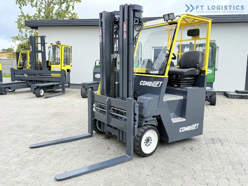 Combilift CB4000 / GAS / TRIPLEX 5200MM / FREE LIFT / FORK POSITIONER / SIDE SHIFT / EXCELLENT CONDITION / Wide range of four-way and side - 4-potni viličar s pomičnim teleskopom: slika 1 Combilift CB4000 / GAS / TRIPLEX 5200MM / FREE LIFT / FORK POSITIONER / SIDE SHIFT / EXCELLENT CONDITION / Wide range of four-way and side - 4-potni viličar s pomičnim teleskopom: slika 1