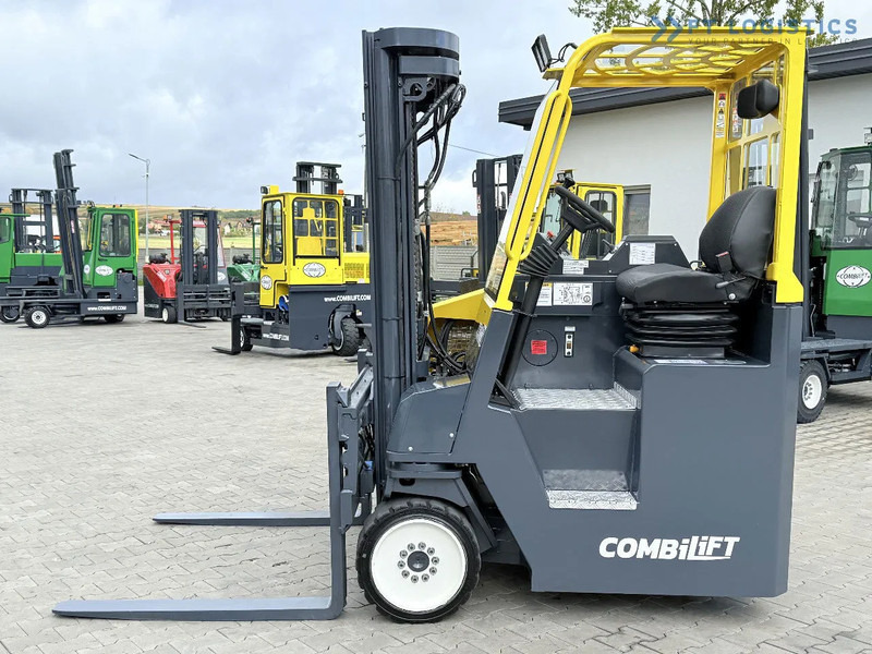 Combilift CB4000 / GAS / TRIPLEX 5200MM / FREE LIFT / FORK POSITIONER / SIDE SHIFT / EXCELLENT CONDITION / Wide range of four-way and side - 4-potni viličar s pomičnim teleskopom: slika 2 Combilift CB4000 / GAS / TRIPLEX 5200MM / FREE LIFT / FORK POSITIONER / SIDE SHIFT / EXCELLENT CONDITION / Wide range of four-way and side - 4-potni viličar s pomičnim teleskopom: slika 2