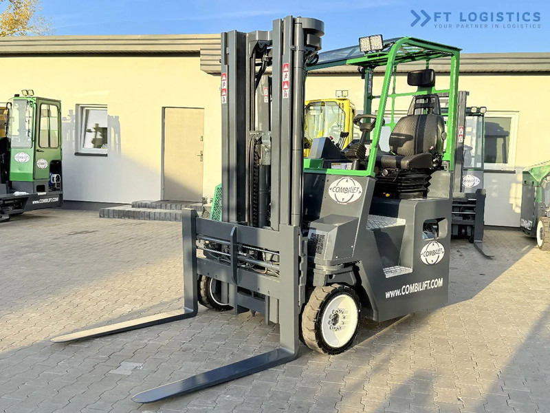 Combilift CB4000 / GAS / TRIPLEX 5200MM / FREE LIFT / FORK POSITIONER / SIDE SHIFT / EXCELLENT CONDITION / Wide range of four-way and side - 4-potni viličar s pomičnim teleskopom: slika 3 Combilift CB4000 / GAS / TRIPLEX 5200MM / FREE LIFT / FORK POSITIONER / SIDE SHIFT / EXCELLENT CONDITION / Wide range of four-way and side - 4-potni viličar s pomičnim teleskopom: slika 3