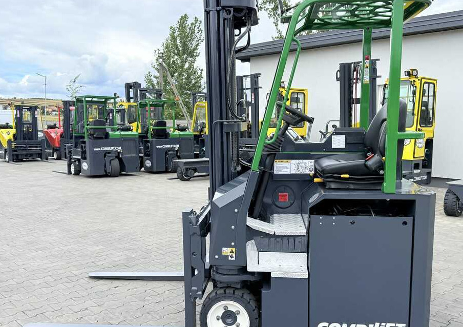 Combilift CBE2500 / TRIPLEX / 5500MM / FREE LIFT / ELECTRIC DRIVE / ONLY 2300 MTH / POSITIONER / SIDE SHIFT / NEW TYRES / LIKE NEW A wide range of four-way and side loaders, tailored to diverse needs - 4-potni viličar s pomičnim teleskopom: slika 3 Combilift CBE2500 / TRIPLEX / 5500MM / FREE LIFT / ELECTRIC DRIVE / ONLY 2300 MTH / POSITIONER / SIDE SHIFT / NEW TYRES / LIKE NEW A wide range of four-way and side loaders, tailored to diverse needs - 4-potni viličar s pomičnim teleskopom: slika 3