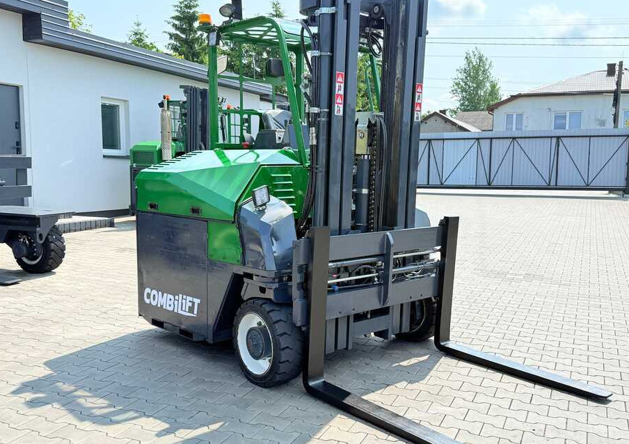 Combilift CBE4000 / TRIPLEX / 5200 / FREE-LIFT - 4-potni viličar s pomičnim teleskopom: slika 2 Combilift CBE4000 / TRIPLEX / 5200 / FREE-LIFT - 4-potni viličar s pomičnim teleskopom: slika 2