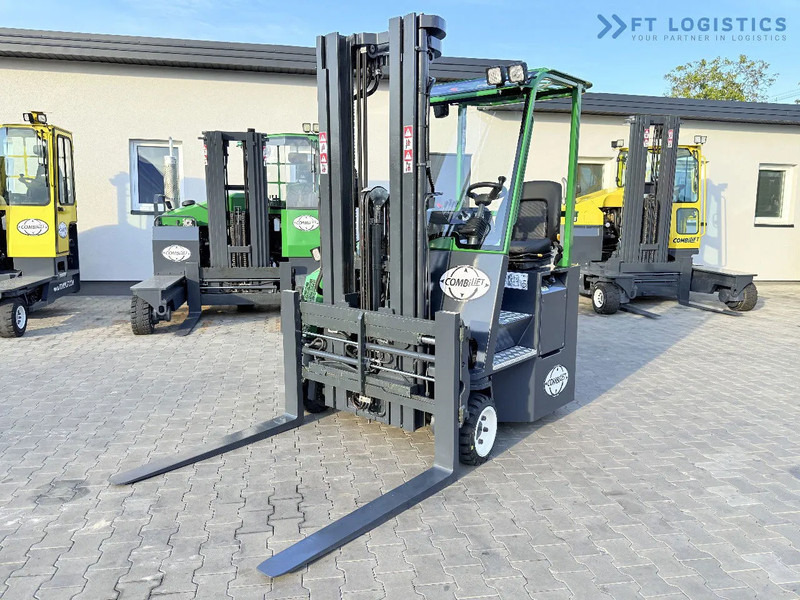Combilift Combilift C2500CB / TRIPLEX / 5500MM / FREE LIFT / DIESEL / ONLY 3768 MTH / FORK POSITIONER / SIDE SHIFT / NEW TYRES / LIKE NEW - 4-potni viličar s pomičnim teleskopom: slika 3 Combilift Combilift C2500CB / TRIPLEX / 5500MM / FREE LIFT / DIESEL / ONLY 3768 MTH / FORK POSITIONER / SIDE SHIFT / NEW TYRES / LIKE NEW - 4-potni viličar s pomičnim teleskopom: slika 3