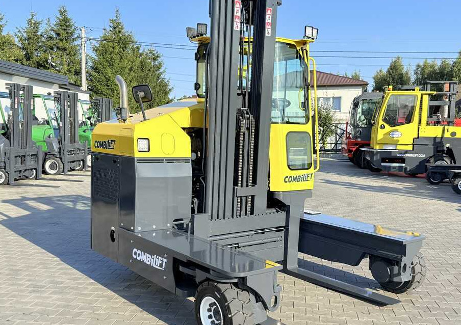 Combilift Combilift C5000 / DIESEL / TRIPLEX 6000MM / FREE LIFT / FORK POSITIONER / BUILT-IN SCALE / HEATING / FULL CABIN / PERFECT CONDITION We offer a wide range of four-way and side loaders, tailor - 4-potni viličar s pomičnim teleskopom: slika 5 Combilift Combilift C5000 / DIESEL / TRIPLEX 6000MM / FREE LIFT / FORK POSITIONER / BUILT-IN SCALE / HEATING / FULL CABIN / PERFECT CONDITION We offer a wide range of four-way and side loaders, tailor - 4-potni viličar s pomičnim teleskopom: slika 5