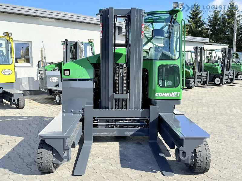 Combilift FOUR-WAY / MULTI-DIRECTIONAL FORKLIFT C4500 / DIESEL / TRIPLEX 4900MM / ONLY 4160 WORKING HOURS / FORK POSITIONER / FULL CABIN W - 4-potni viličar s pomičnim teleskopom: slika 4 Combilift FOUR-WAY / MULTI-DIRECTIONAL FORKLIFT C4500 / DIESEL / TRIPLEX 4900MM / ONLY 4160 WORKING HOURS / FORK POSITIONER / FULL CABIN W - 4-potni viličar s pomičnim teleskopom: slika 4