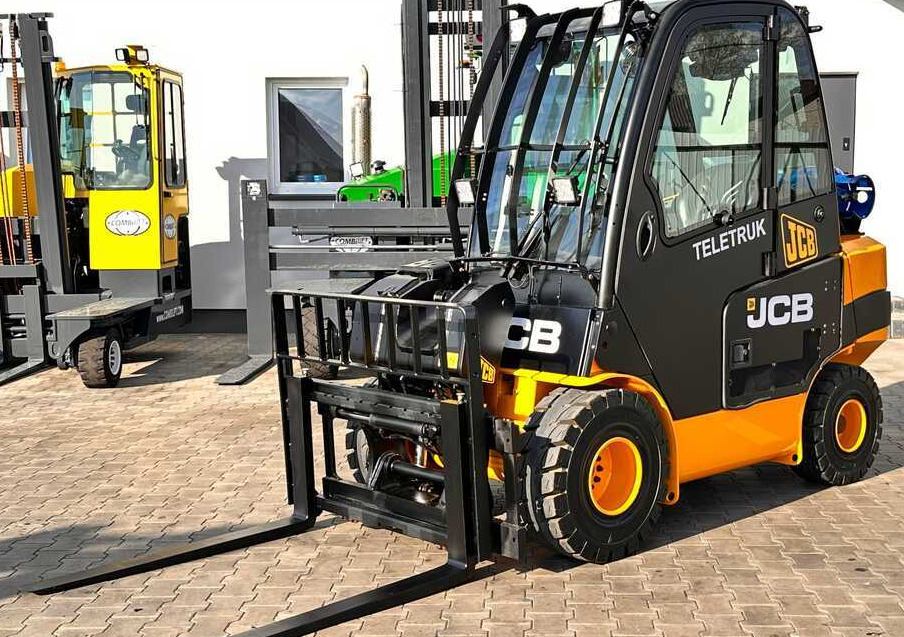 JCB TLT30G / GAS / 4100MM / FULL CABIN / FORK POSITIONER / LIKE NEW - Teleskopski viličar: slika 2 JCB TLT30G / GAS / 4100MM / FULL CABIN / FORK POSITIONER / LIKE NEW - Teleskopski viličar: slika 2
