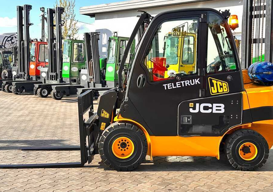 JCB TLT30G / GAS / 4100MM / FULL CABIN / FORK POSITIONER / LIKE NEW - Teleskopski viličar: slika 4 JCB TLT30G / GAS / 4100MM / FULL CABIN / FORK POSITIONER / LIKE NEW - Teleskopski viličar: slika 4