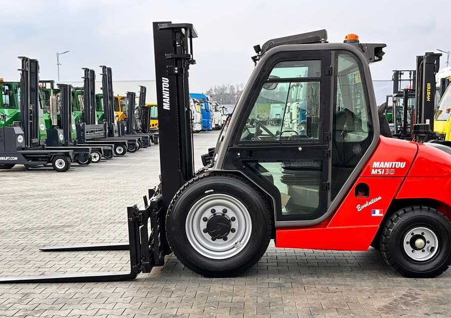 Manitou MSI30 / DIESEL / DUPLEX / 3400MM / CABIN / FORK POSITIONER / SIDE SHIFT / LIKE NEW - Terenski viličar: slika 3 Manitou MSI30 / DIESEL / DUPLEX / 3400MM / CABIN / FORK POSITIONER / SIDE SHIFT / LIKE NEW - Terenski viličar: slika 3