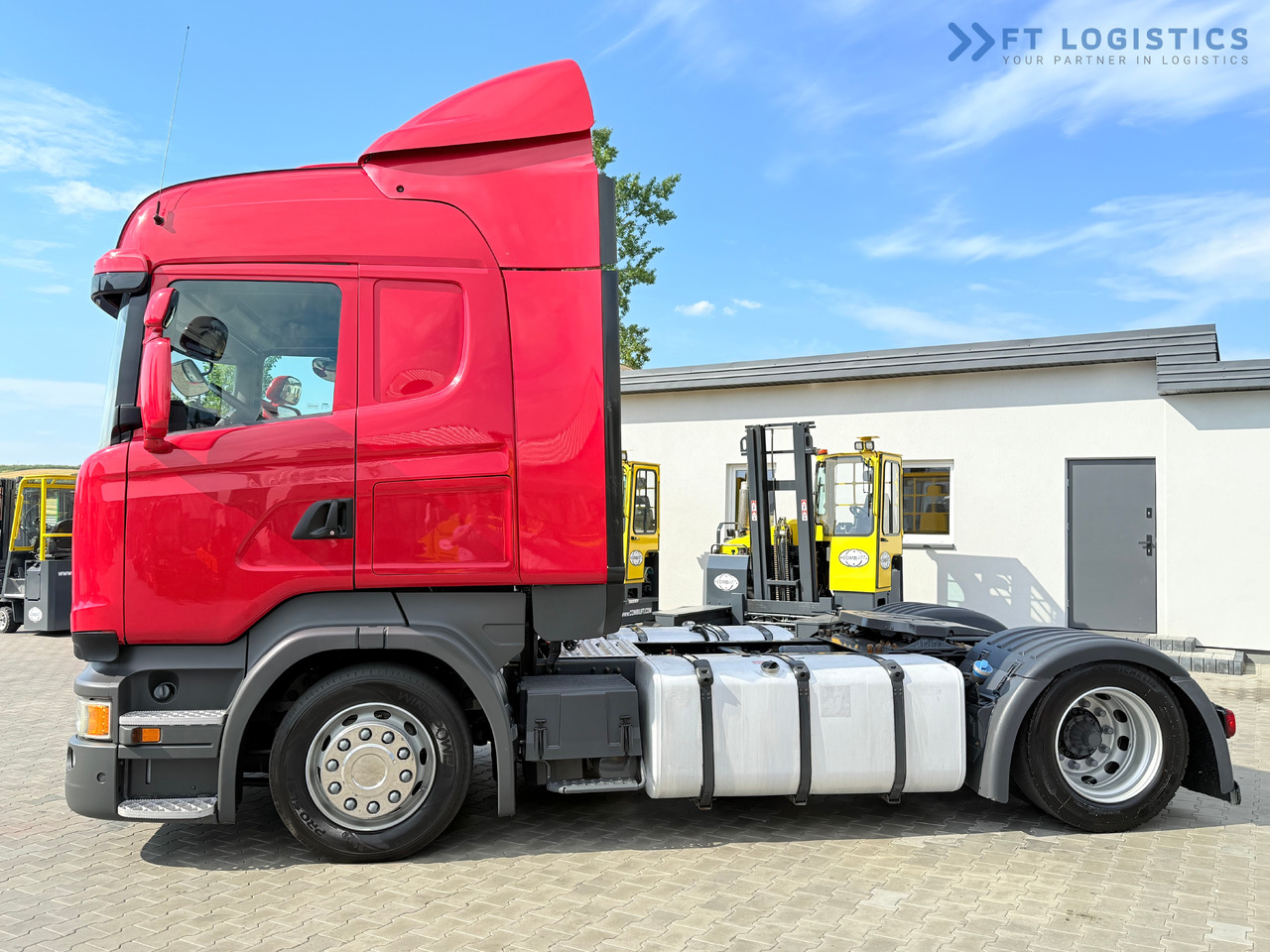 SCANIA R450 / LOW-DECK / RETARDER / 1200L FUEL TANKS / TWO BEDS / 80% TYRES / FRIDGE / PARKING AIR CONDITIONING / WEBASTO / EXCELLENT CONDITION - Vlačilec: slika 4 SCANIA R450 / LOW-DECK / RETARDER / 1200L FUEL TANKS / TWO BEDS / 80% TYRES / FRIDGE / PARKING AIR CONDITIONING / WEBASTO / EXCELLENT CONDITION - Vlačilec: slika 4
