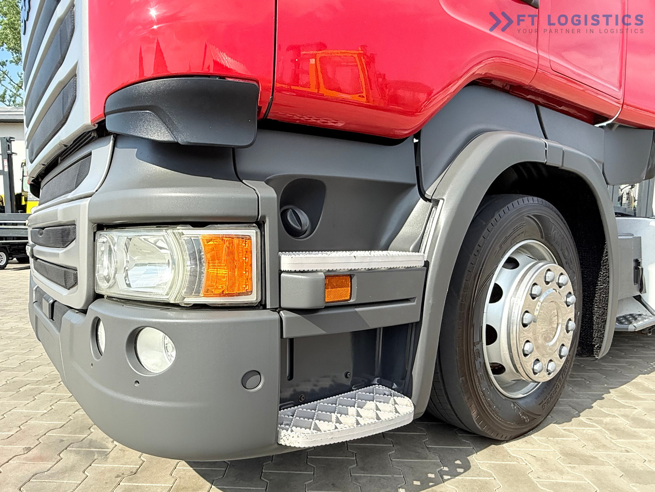 SCANIA R450 / LOW-DECK / RETARDER / 1200L FUEL TANKS / TWO BEDS / 80% TYRES / FRIDGE / PARKING AIR CONDITIONING / WEBASTO / EXCELLENT CONDITION - Vlačilec: slika 5 SCANIA R450 / LOW-DECK / RETARDER / 1200L FUEL TANKS / TWO BEDS / 80% TYRES / FRIDGE / PARKING AIR CONDITIONING / WEBASTO / EXCELLENT CONDITION - Vlačilec: slika 5