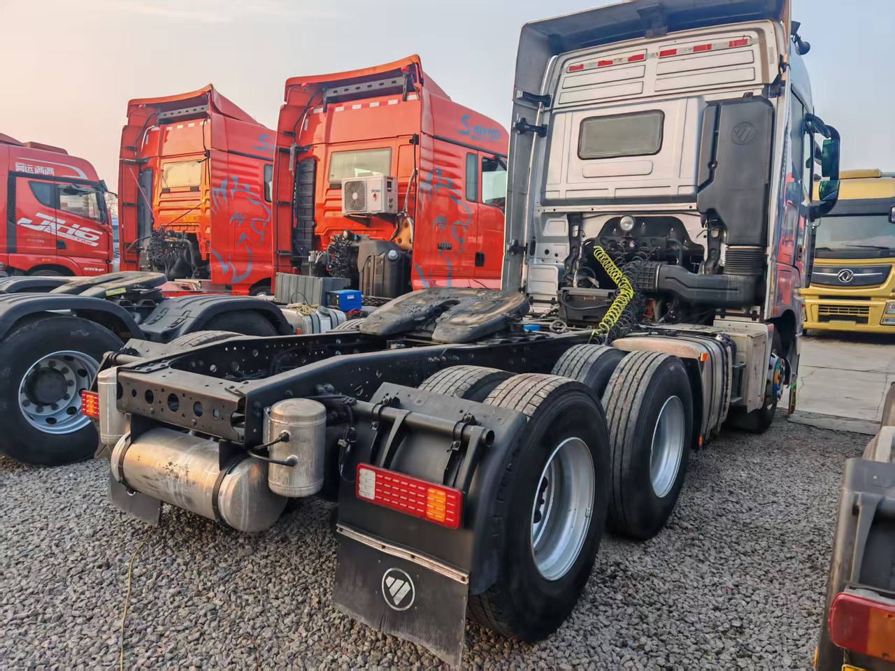 AUMAN 560HP - Kiper polprikolica: slika 4 AUMAN 560HP - Kiper polprikolica: slika 4