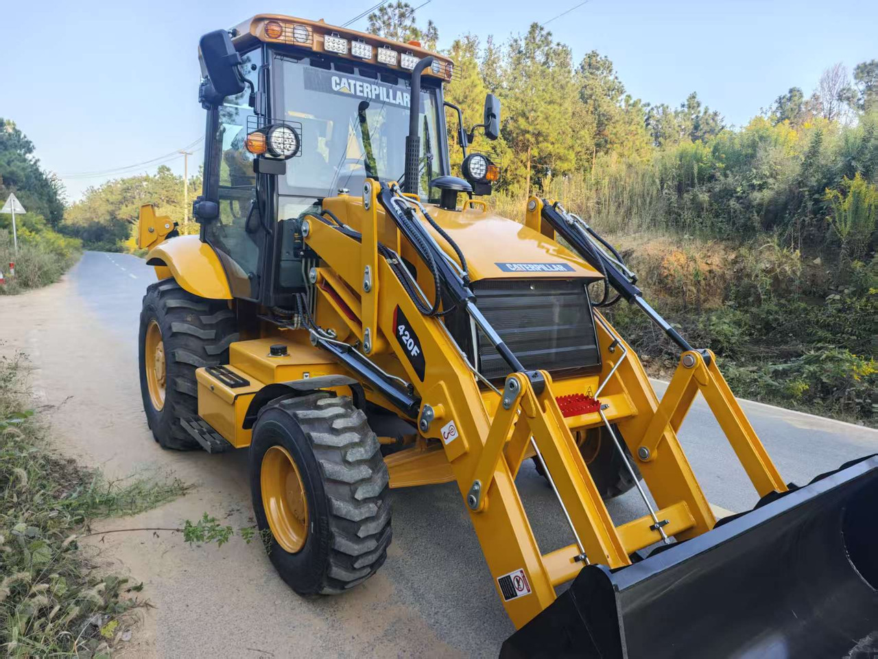 CATERPILLAR 420F - Bager nakladalec: slika 1 CATERPILLAR 420F - Bager nakladalec: slika 1