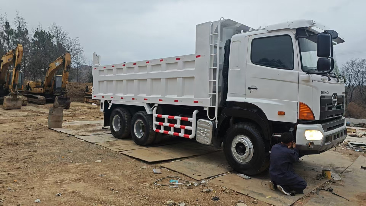 HINO HINO 700 - Tovornjak prekucnik: slika 1 HINO HINO 700 - Tovornjak prekucnik: slika 1