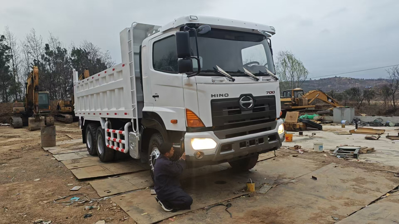 HINO HINO 700 - Tovornjak prekucnik: slika 1 HINO HINO 700 - Tovornjak prekucnik: slika 1