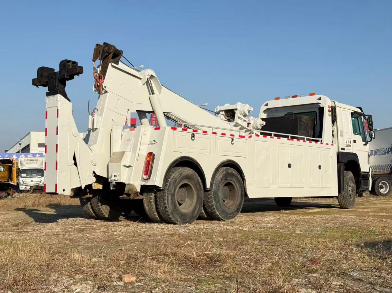 HOWO/SINOTRUK KFM5317TQZ508H - Vlečno vozilo: slika 4 HOWO/SINOTRUK KFM5317TQZ508H - Vlečno vozilo: slika 4