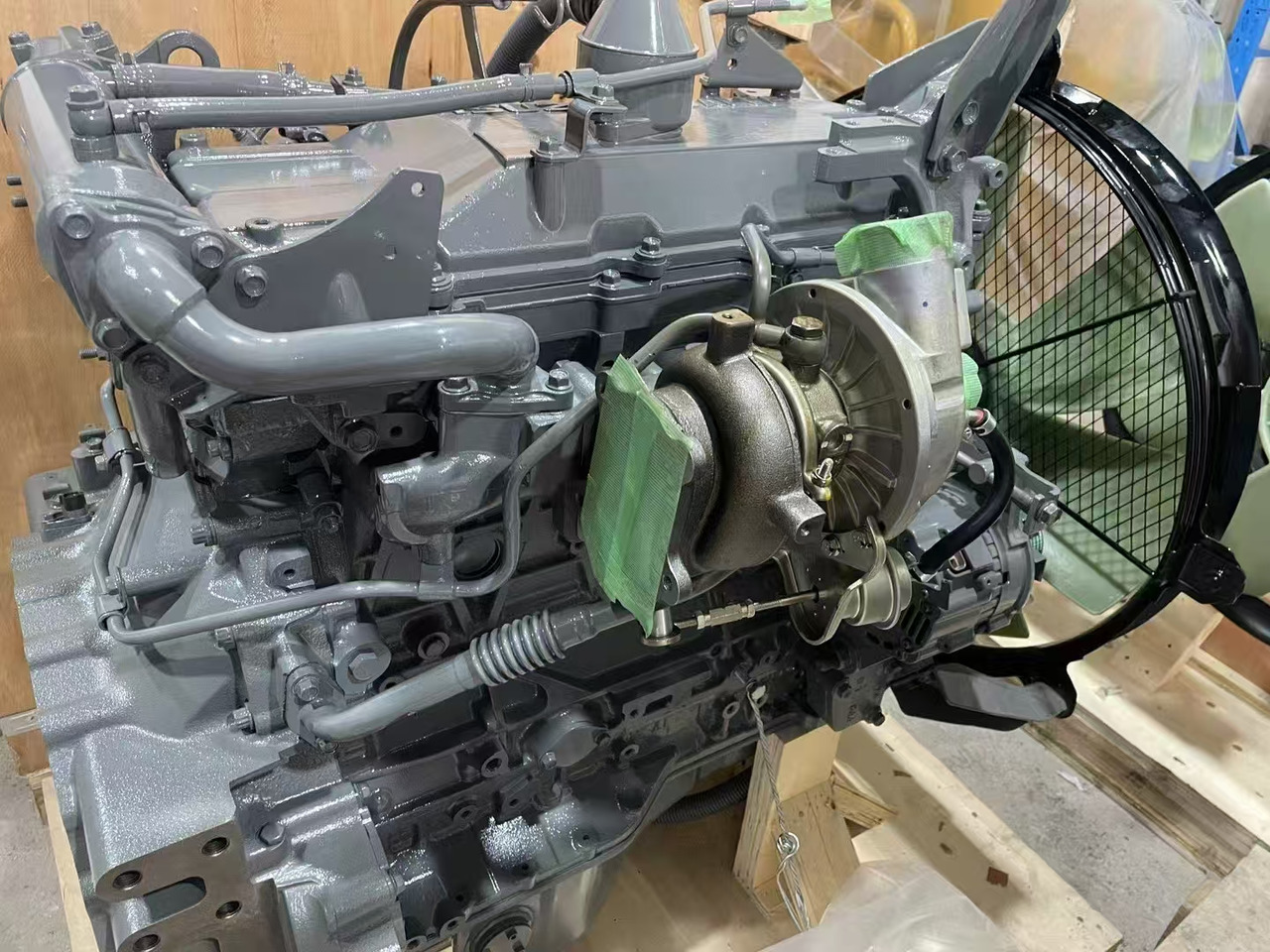ISUZU 4HK1 - Motor in deli za Priključek: slika 4 ISUZU 4HK1 - Motor in deli za Priključek: slika 4