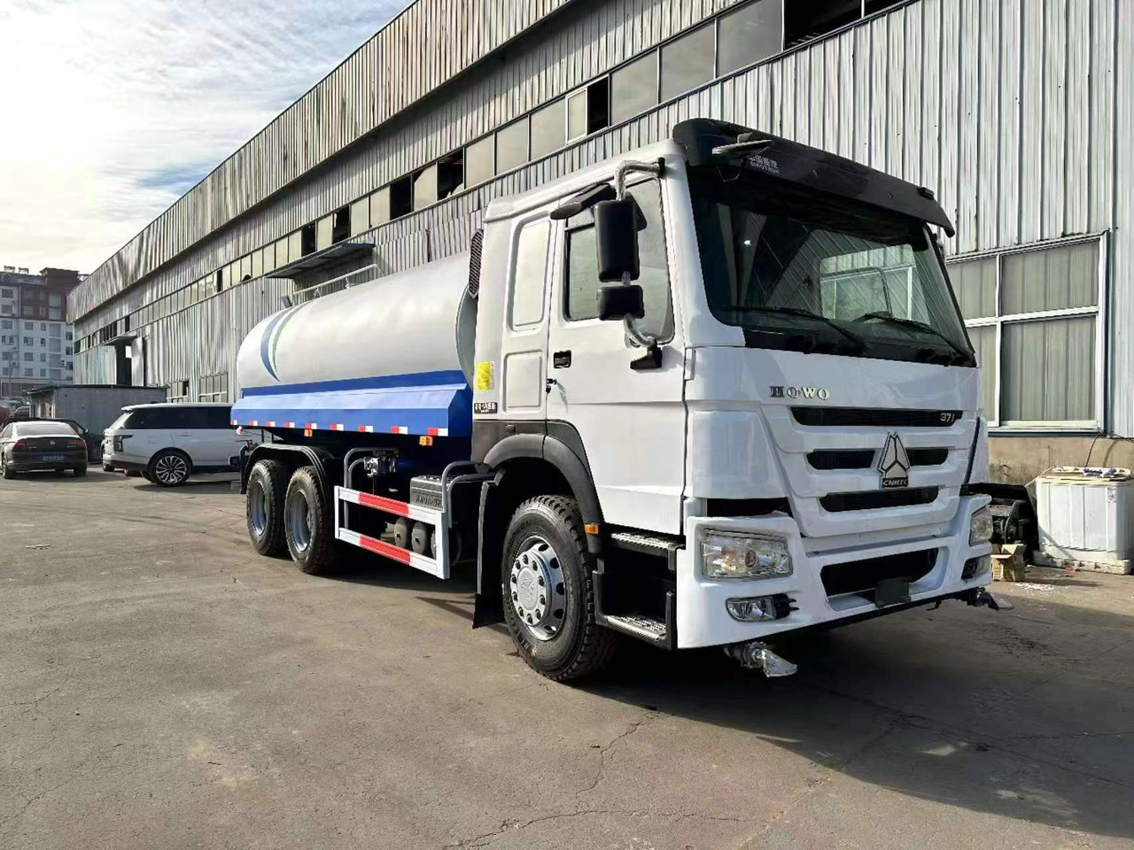 SINOTRUK 20 cubic meters tanker - Tovornjak cisterna: slika 1 SINOTRUK 20 cubic meters tanker - Tovornjak cisterna: slika 1