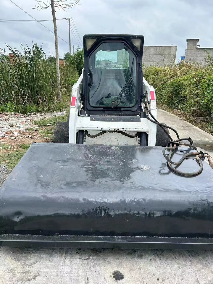 BOBCAT Second-hand Excellent Skidsteer Bobcat S160 - Mini nakladalec: slika 5 BOBCAT Second-hand Excellent Skidsteer Bobcat S160 - Mini nakladalec: slika 5