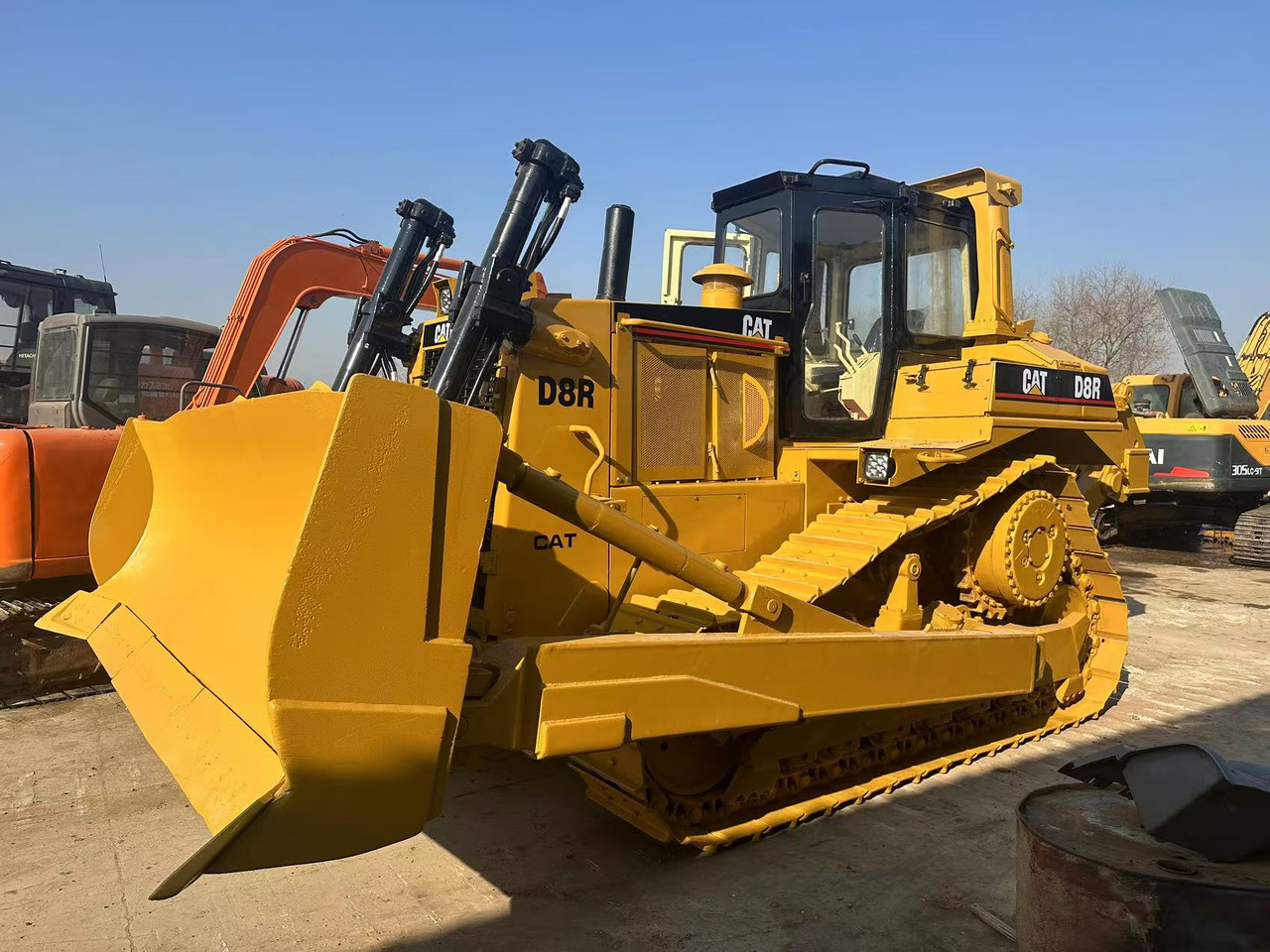 CATERPILLAR Used Bulldozer D8R Hotsale D6R D7G - Buldožer: slika 1 CATERPILLAR Used Bulldozer D8R Hotsale D6R D7G - Buldožer: slika 1