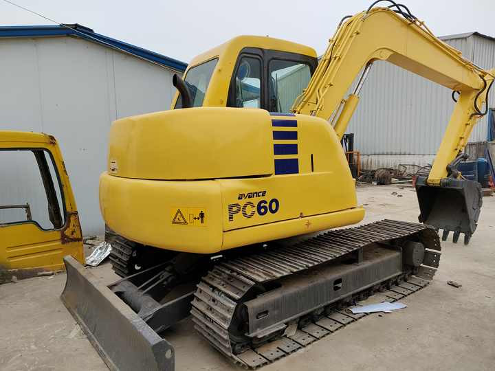 Cheap Used Komatsu PC60-7 Crawler Excavator with High Efficiency Used Heavy Machinery Komatsu P60-7 Digger Cheap for Sale - Bager goseničar: slika 3 Cheap Used Komatsu PC60-7 Crawler Excavator with High Efficiency Used Heavy Machinery Komatsu P60-7 Digger Cheap for Sale - Bager goseničar: slika 3