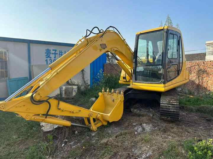 Cheap Used Komatsu PC60-7 Crawler Excavator with High Efficiency Used Heavy Machinery Komatsu P60-7 Digger Cheap for Sale - Bager goseničar: slika 4 Cheap Used Komatsu PC60-7 Crawler Excavator with High Efficiency Used Heavy Machinery Komatsu P60-7 Digger Cheap for Sale - Bager goseničar: slika 4
